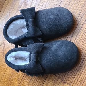 Monkey Feet Dark Gray Bow Moccasins
